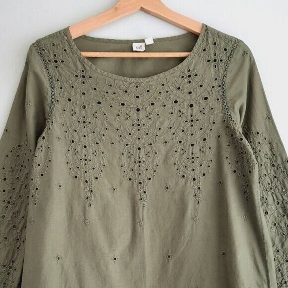 GAP | 100% Cotton Bell Sleeve Eyelet Boho Blouse Scoop Neck Top Green Sz S - Picture 2 of 13